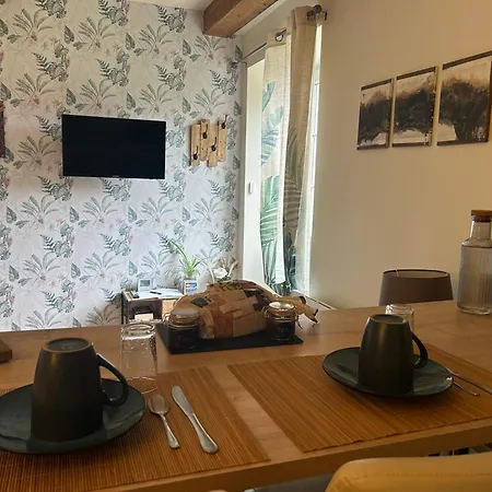 La Maison Du Bonheur 17 *